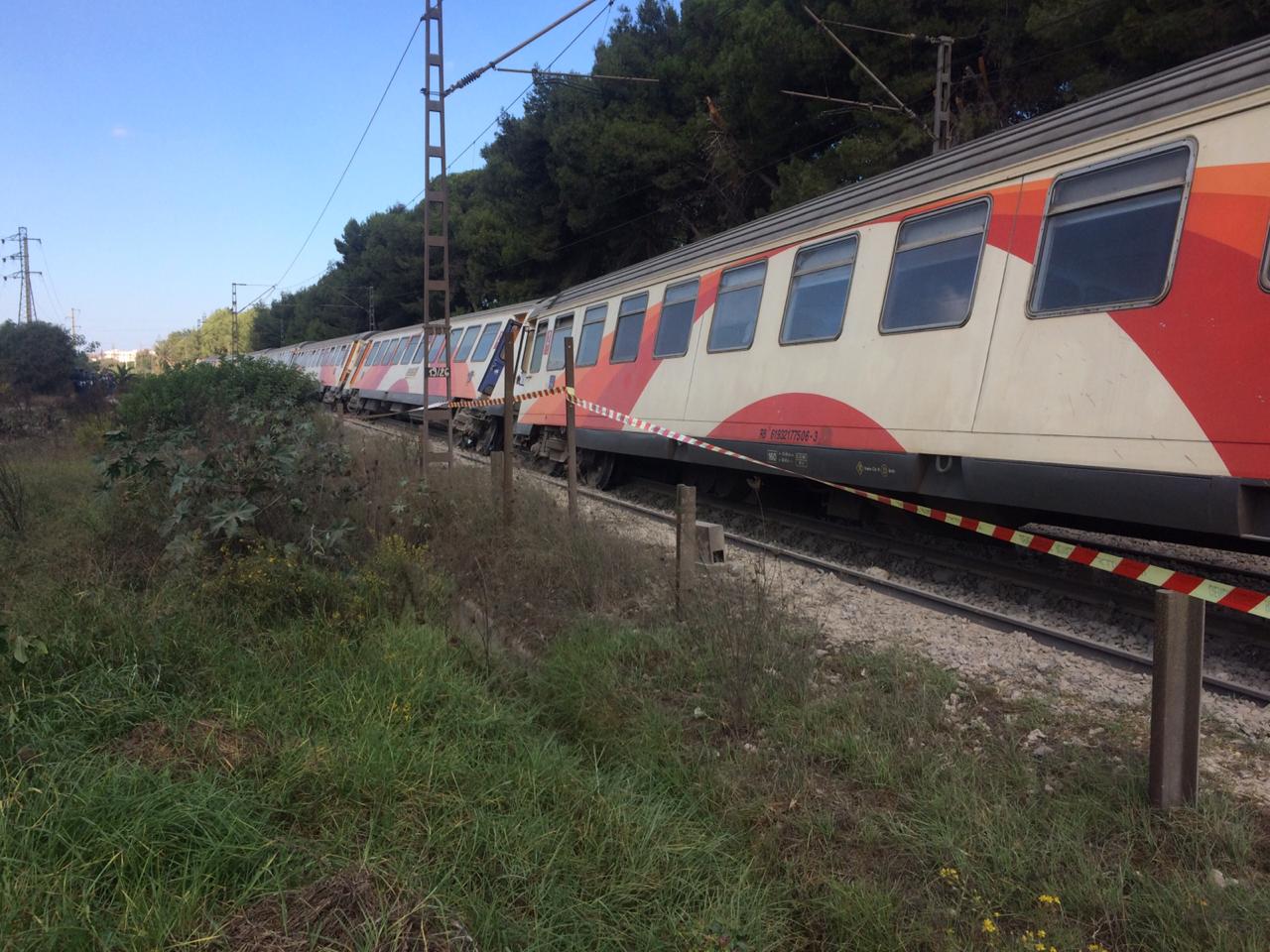 قطار ينحرف عن سكته على مستوى محطة بوسكورة