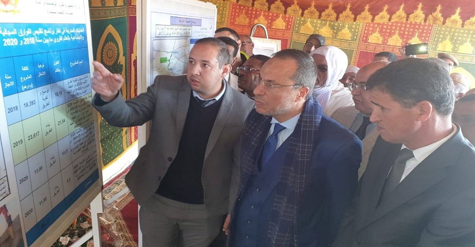 وزير التجهيز والنقل واللوجستيك والماء يتفقد بعض الأوراش الطرقية بإقليم شيشاوة