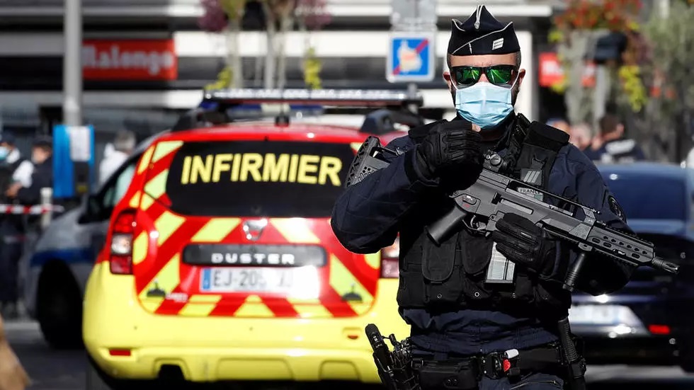 قتلى ومصابين في حادث “إرهابي” بكنيسة في فرنسا