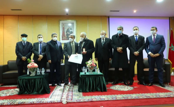 اعترافا بمجهوداتهم.. الملك يُوشِّح موظفي 