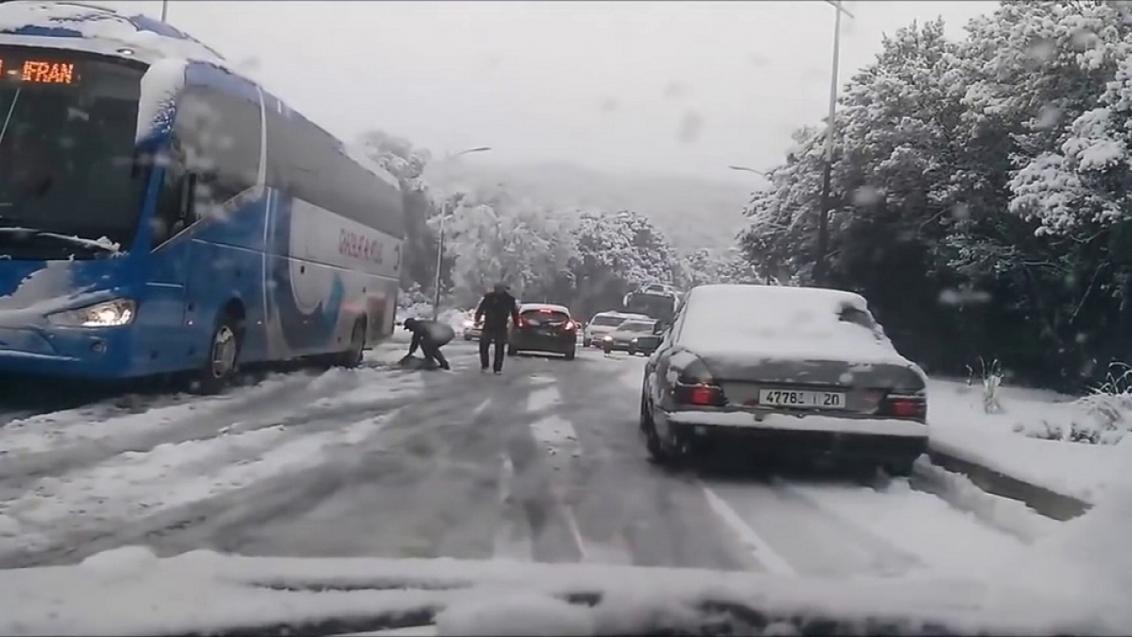 عاجل.. وزارة التجهيز والنقل تدعو المواطنين إلى تأجيل تنقلاتهم بسبب الإضطرابات الجوية (وثيقة)