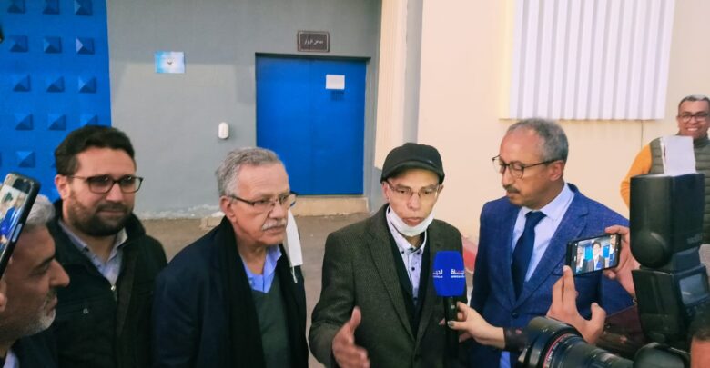 بعد إضرابه عن الطعام لمدة 19 يوما.. السراح المؤقت للمعطي منجب