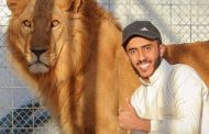 أسد ينهي حياة صاحبه في الرياض