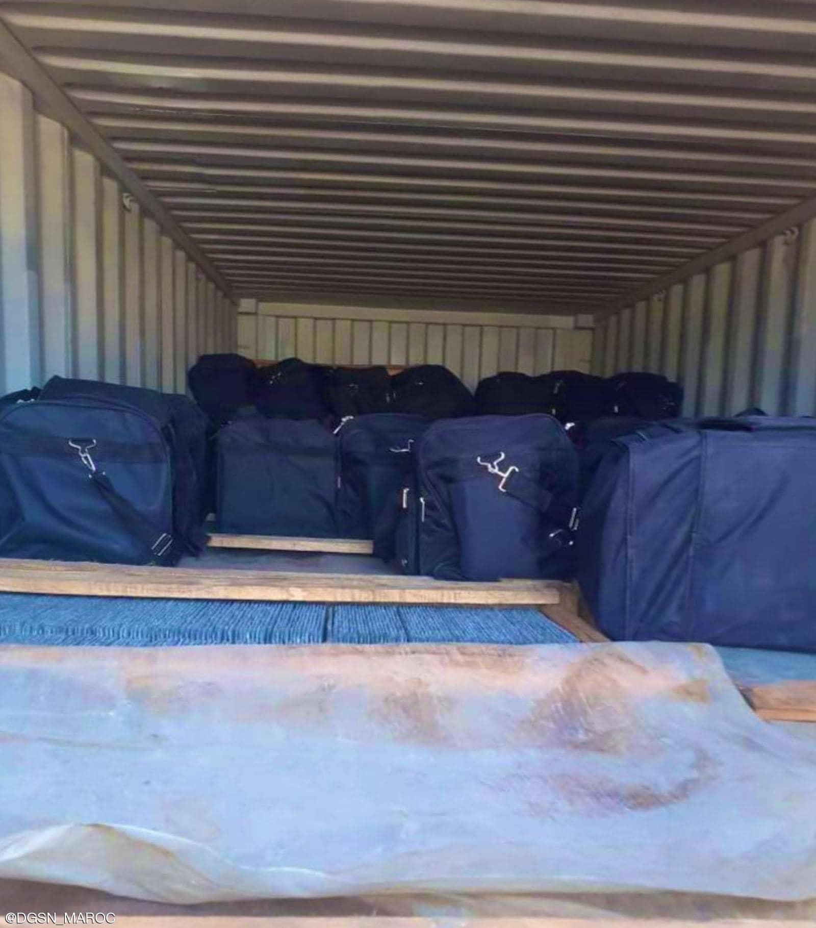 إجهاض عملية تهريب كبرى للمخدرات الصلبة وأمن ميناء طنجة المتوسط يحجز طن و355 كيلوغرام من مخدر الكوكايين