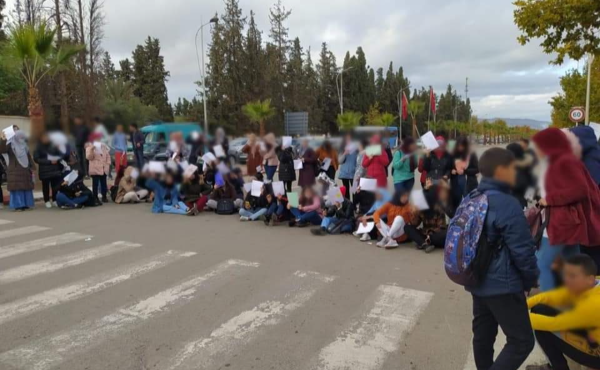 احتجاج طالبات الحي الجامعي سايس 1 بفاس ضد غياب النقل الحضري