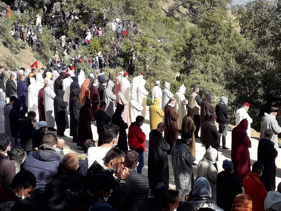 في جنازة مهيبة.. آلاف الأشخاص يشيعون جثمان الطفل 