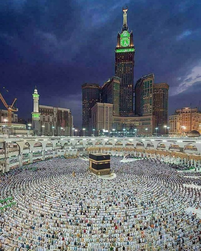 المغاربة يقبلون على 