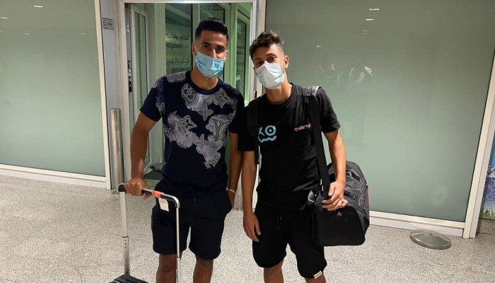 نادي الرجاء الرياضي لكرة القدم يعزز صفوفه باللاعبان الجزائريان بوزوق وبنغيث