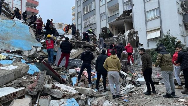 ارتفاع حصيلة المغاربة ضحايا زلزال تركيا إلى 10 وفيات