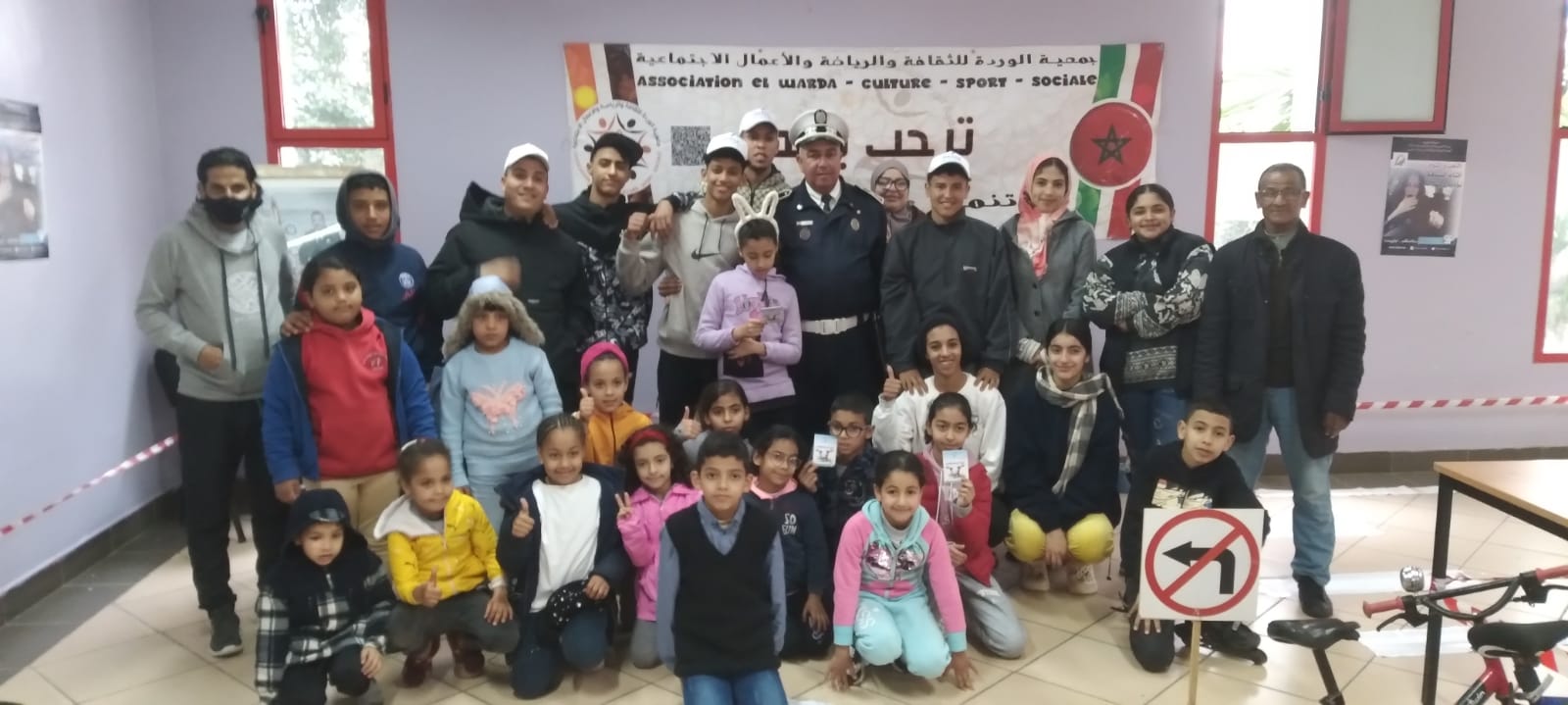 تنظيم حملة تحسيسية للسلامة الطرقية لفائدة أطفال الحي الحسني بمبادرة من جمعية الوردة للثقافة والرياضة والأعمال الاجتماعية