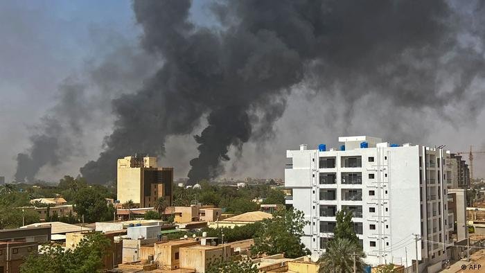 عاجل.. الملك محمد السادس يأمر بإجلاء المغاربة العالقين بالسودان