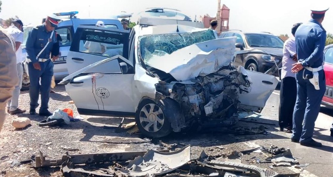 ستة قتلى في حادثة سير خطيرة بين سيارة عائلية رباعية الدفع و سيارة أجرة من الصنف الكبير