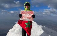 طفل مغربي لايتجاوز عمره 12 ربيعا يتسلق أعلى قمة جبلية في تركيا
