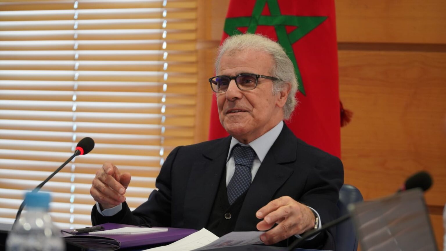 والي بنك المغرب ينال جائزة أفضل محافظي البنوك المركزية في العالم