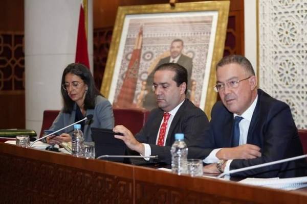 الحكومة تلتزم بتفيد برنامجها والعمل على تنزيل الإصلاحات الكبرى وإرساء دعائم الدولة الإجتماعية