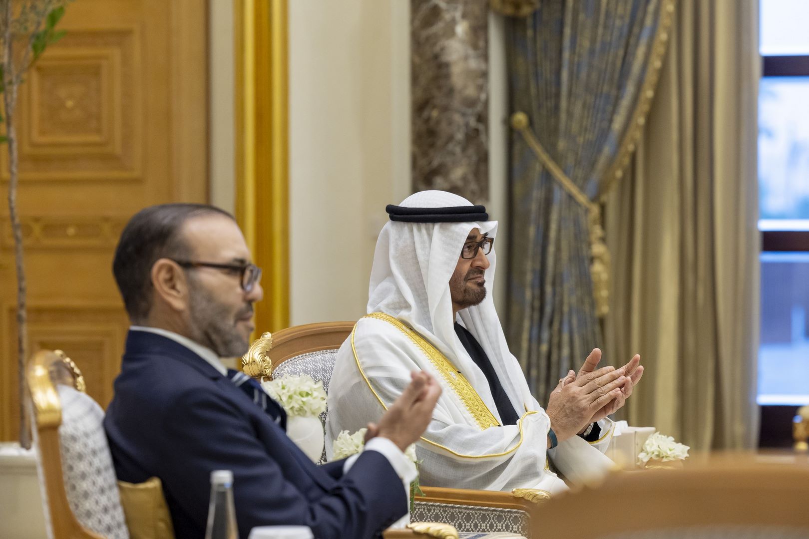 الملك محمد السادس يحل بأبوظبي في زيارة خاصة