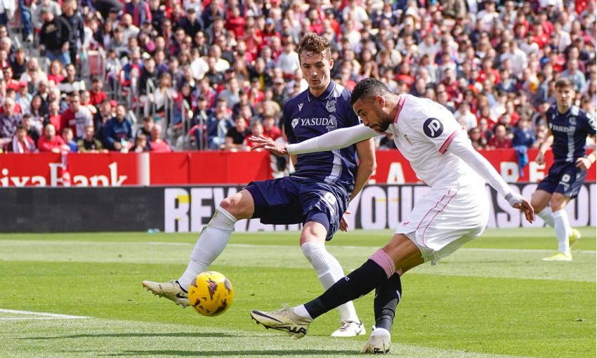 النصيري يسجل هدفين لإشبيلية في ظرف دقيقتين