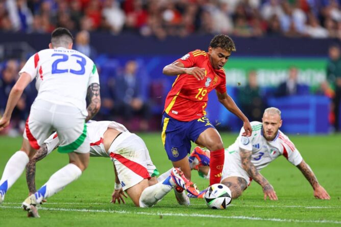 كأس أمم أوروبا لكرة القدم.. إسبانيا تهزم إيطاليا وتلتحق بألمانيا في ثمن نهائي