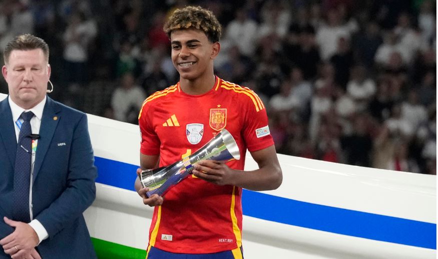 لامين جمال يحطم رقما قياسيا للأسطورة بيليه صمد 66 عاما