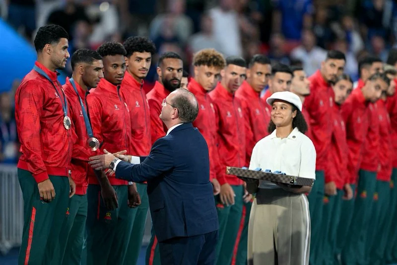 المنتخب الأولمبي المغربي يعتلي منصة التتويج في ملعب 