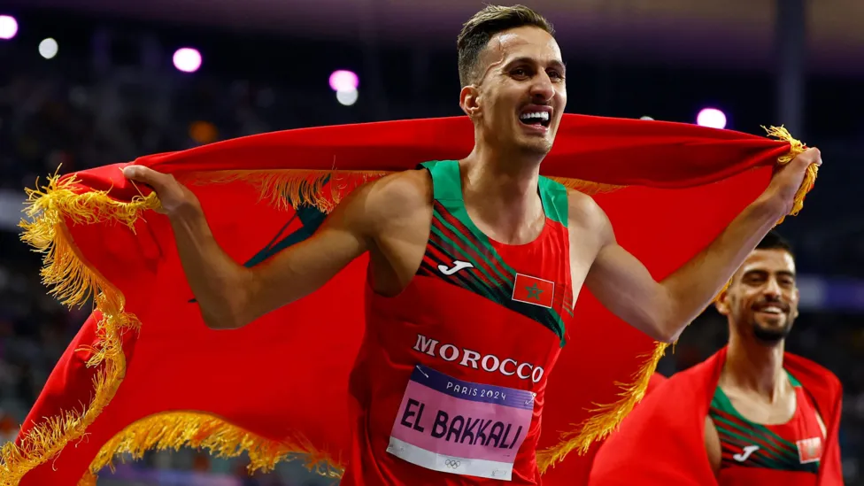 الملك محمد السادس يهنئ العداء العالمي والأولمبي سفيان البقالي بعد تتويجه بذهبية 3000 متر موانع في أولمبياد باريس 2024