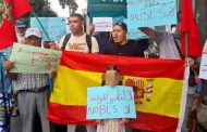 مغاربة ينظمون وقفة احتجاجية أمام القنصلية الإسبانية بالدار البيضاء احتجاجًا على احتكار السماسرة لمواعيد 