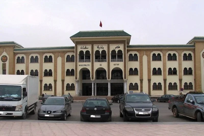 القضاء الإداري يعزل رئيس جماعة سطات