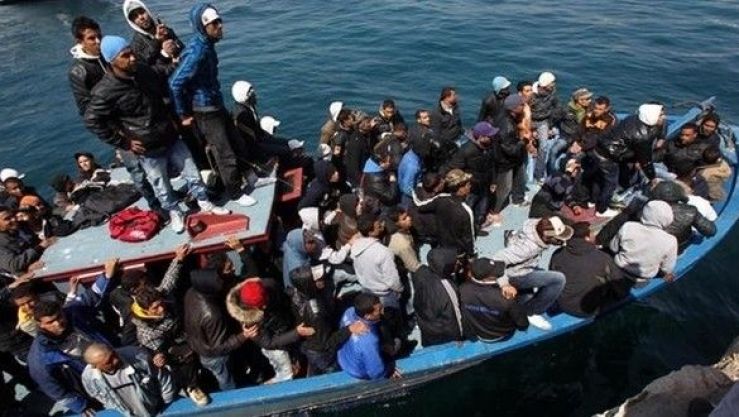 أكثر من نصف الجزائريين يرغبون في الهجرة بسبب أخطبوط الفساد المستشري بالبلاد