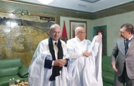 من العيون المغربية.. السفير الفرنسي يرتدي 