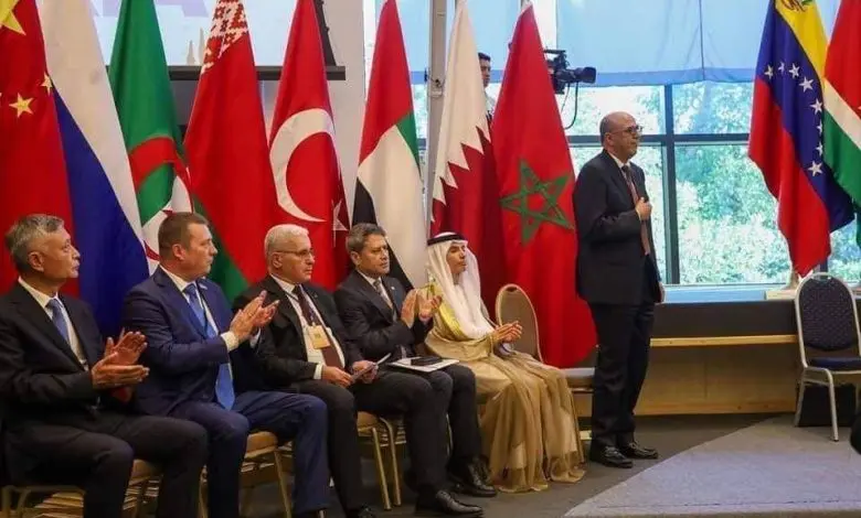 صفعة جديدة لنظام الكابرانات.. كل وفود الدول صفقت بحرارة على مشاركة رئيس مجلس المستشارين المغربي محمد ولد الرشيد بقمة بنما إلا الجزائر