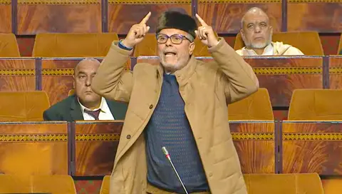 البرلماني السيمو يثير الجدل: 