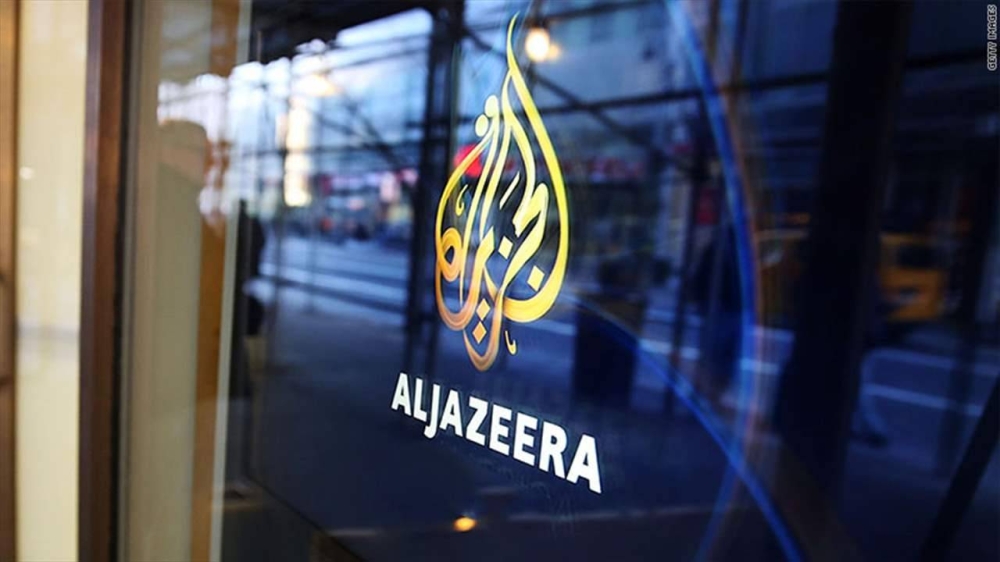 لهذه الأسباب.. السلطة الفلسطينية توقف بث قناة الجزيرة القطرية وتُجمِّد مجمل أنشطتها في الأراضي الفلسطينية