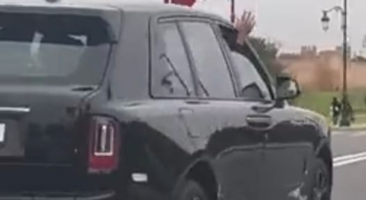 الملك محمد السادس يتجول في شوارع الرباط بعد عودته من الإمارات