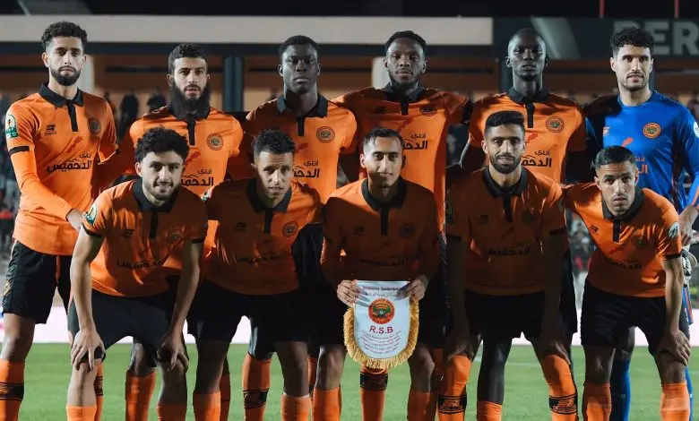 نهضة بركان يتوج لأول مرة في تاريخه ببطولة الدوري الاحترافي لكرة القدم