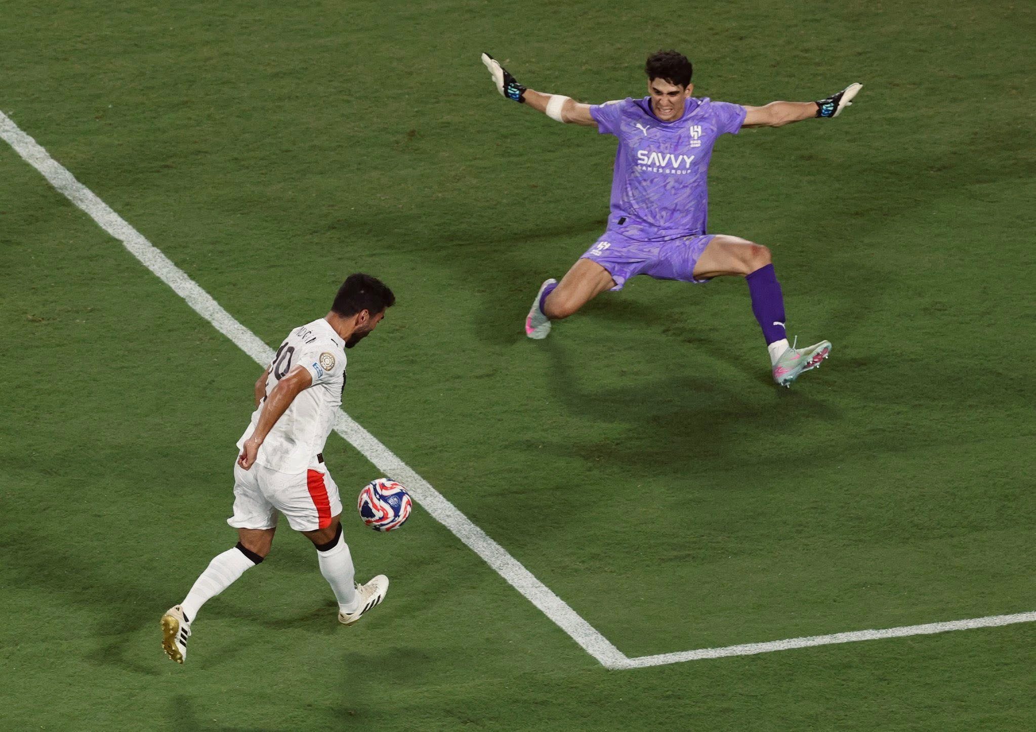 ياسين بونو يقود الهلال السعودي لإقصاء مانشستر سيتي من كأس العالم للأندية