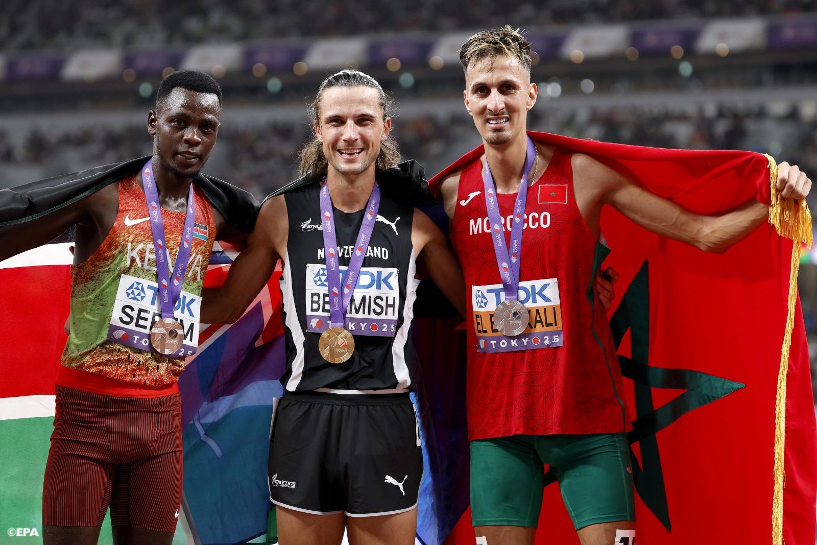 سفيان البقالي يفقد ذهبية 3000 متر موانع في بطولة العالم بطوكيو في السنتيمترات الأخيرة ويكتفي بالوصافة