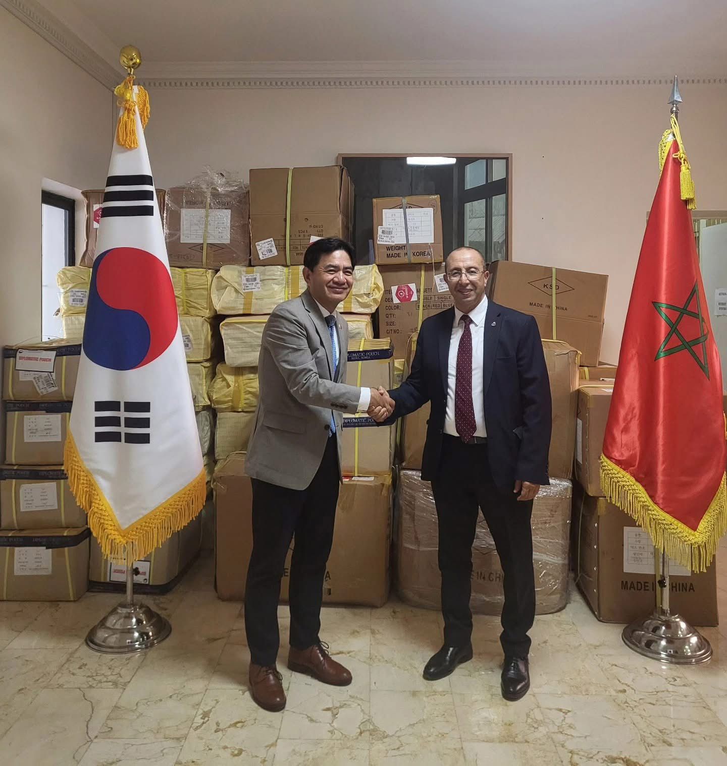 سفير كوريا الجنوبية بالرباط يسلم هبة رياضية للجامعة الملكية المغربية للتايكواندو