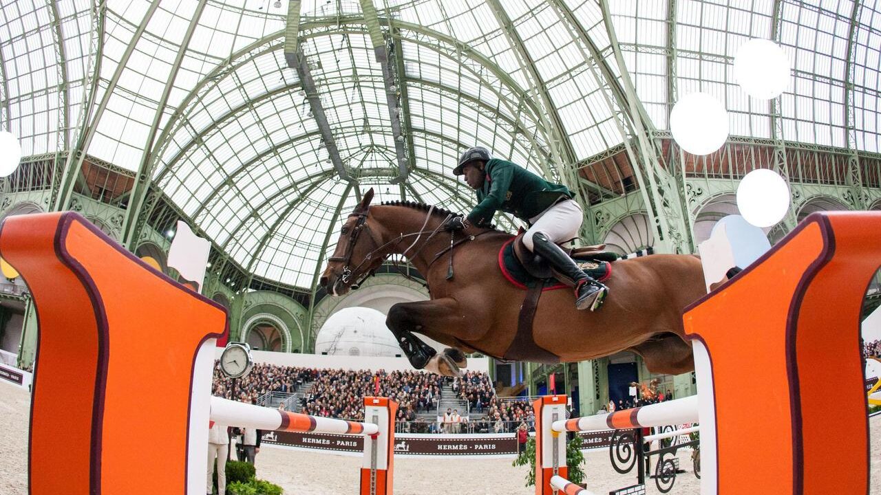 الفارس المغربي هشام شاني يحقق ازدواجية استثنائية في معرض الفرس بباريس