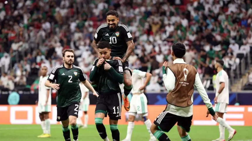 المنتخب الإماراتي يقصي الجزائر ويتأهل لمواجهة المنتخب المغربي في نصف نهائي كأس العرب