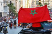 سفارة المغرب بباريس تلجأ للقضاء الفرنسي ضد جزائريين دنسوا العلم الوطني وآخرين اعتدوا على نساء يرتدين قميص 