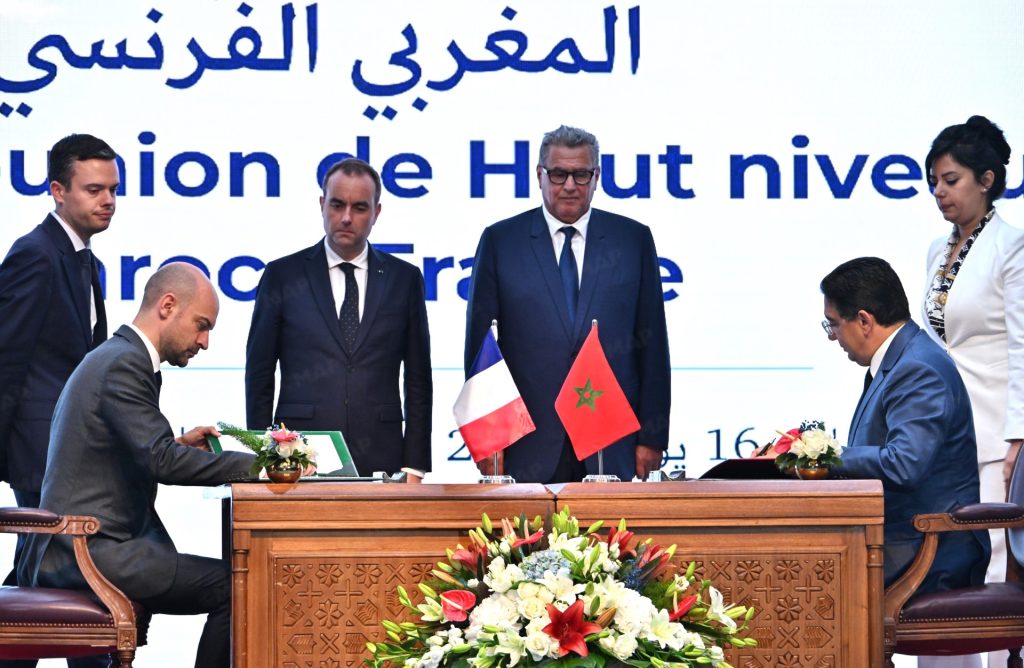 المغرب وفرنسا يوقعان 11 اتفاقية لتعزيز التعاون في قطاعات استراتيجية