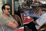 لقاء عفوي بين الشيخ تميم بن حمد آل ثاني أمير دولة قطر ووليد الركراكي في أحد مقاهي باريس