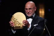 دي لا فوينتي يتوج بجائزة أفضل مدرب في العالم لعام 2026