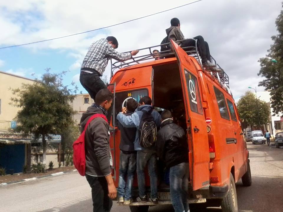 غياب النقل المدرسي يضاعف معاناة تلاميذ وتلميذات دوار بني عيسى جماعة طهر السوق بتاونات