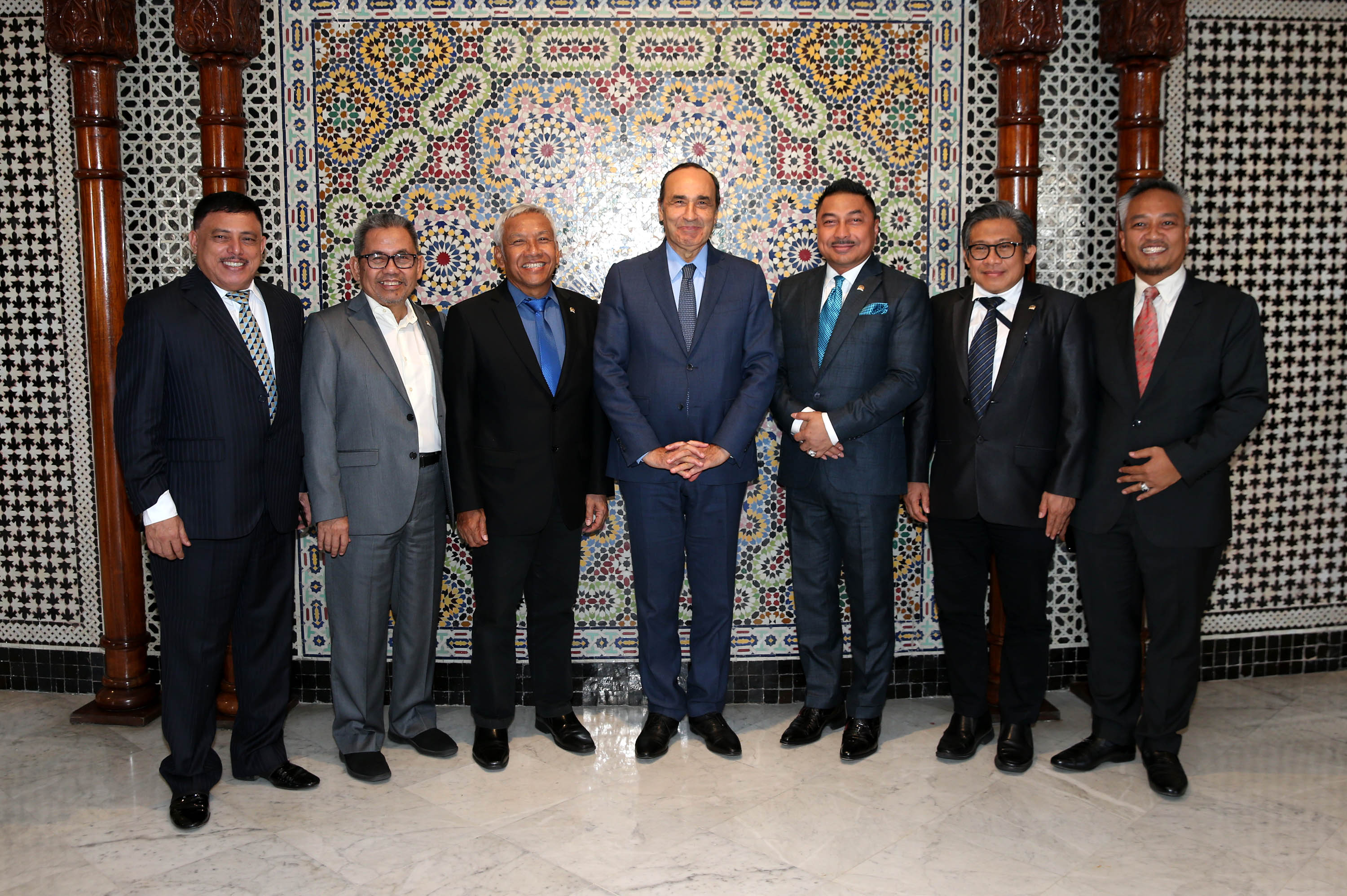 تعزيز التعاون في مجال الطاقات المتجددة محور مباحثات بين رئيس مجلس النواب ونائب رئيس مجلس النواب الإندونيسي