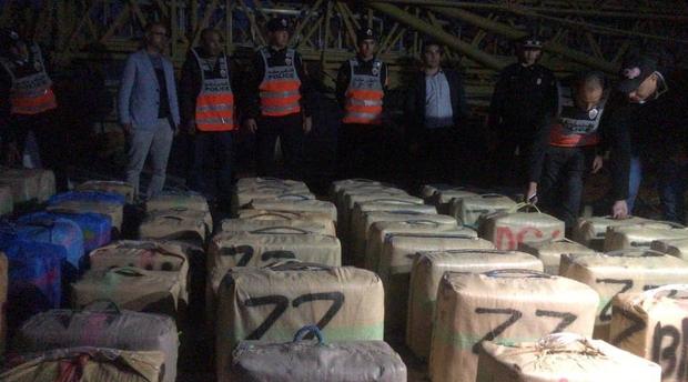 أمن طنجة يحجز حوالي 9 أطنان و 122 كيلوغراما من المخدرات