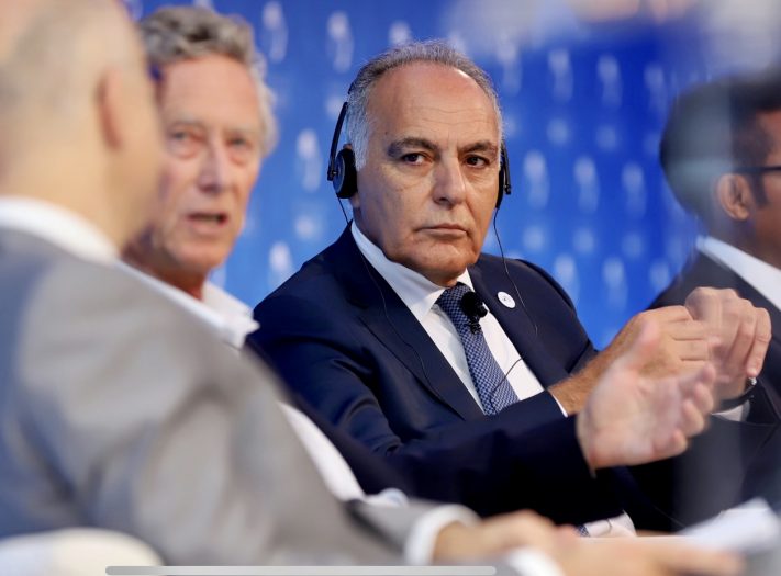 وزارة الخارجية المغربية تهين صلاح الدين مزوار وهذا الأخير يقدم استقالته من رئاسة ”الباطرونا“
