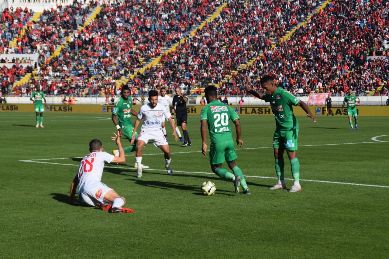 بسبب فيروس كورونا.. الجامعة الملكية المغربية لكرة القدم تعلن توقيف جميع المباريات بكل فئاتها حتى إشعار آخر