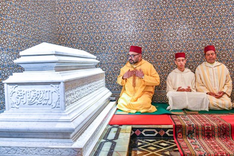 أمير المؤمنين يترأس حفلا دينيا إحياء للذكرى الواحدة والعشرين لوفاة المغفور له الملك الحسن الثاني