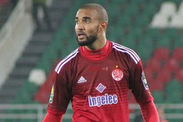 بسبب ترديده شعارات تتنافى مع الروح الرياضية توقيف اللاعب اسماعيل الحداد لمباراتين نافذتين وتغريمه 20 ألف درهم